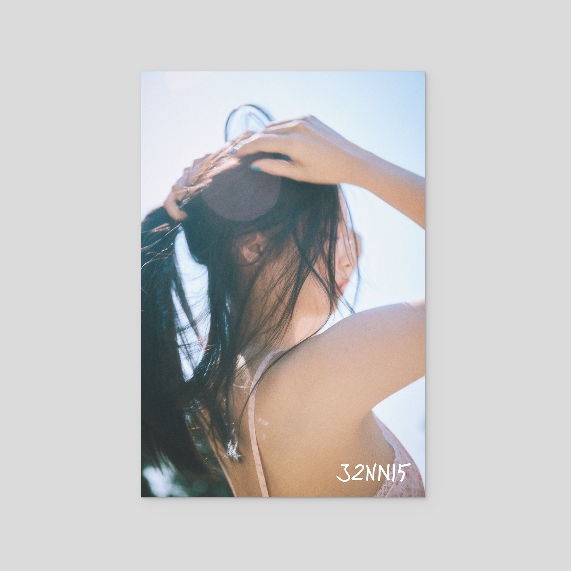 J2NNI5 PostCard 2