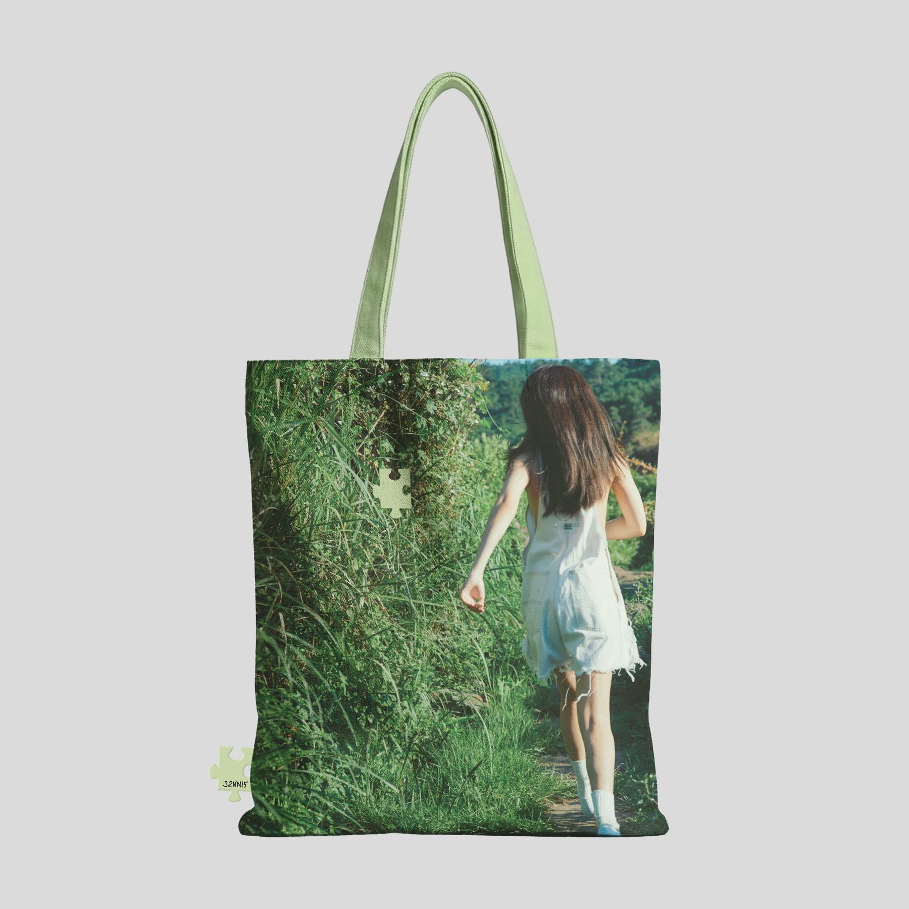 J2NNI5 Green Tote Bag